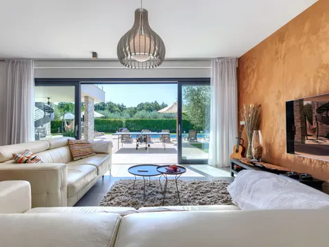 Istra, Novigrad - Atraktivna vila s bazenom 250 m2