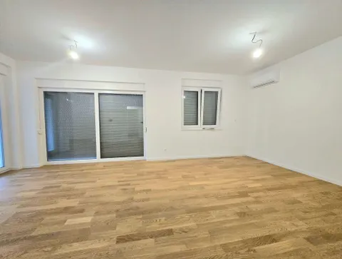 Sveta Nedelja, Kerestinec- Trosoban stan 100 m2 s vrtom