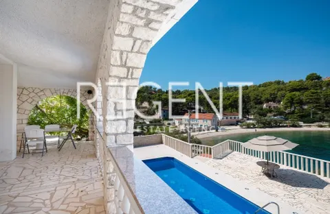 Šolta, Rogač - Mediteranska vila prvi red uz more 264 m2 ekskluzivna prodaja