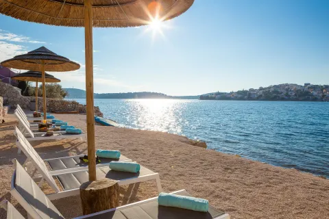 Šibenik, Rogoznica – Moderna vila s panoramskim pogledom na more