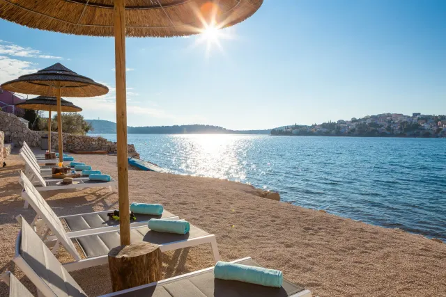 Šibenik, Rogoznica – Moderna vila s panoramskim pogledom na more
