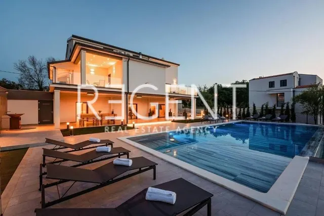 Istra, Tinjan – Elegantna vila s bazenom