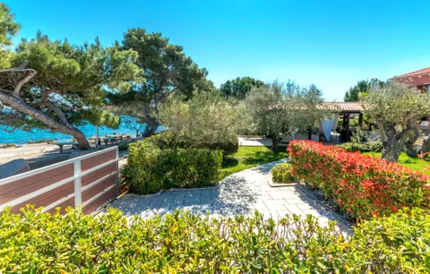 Otok Ugljan – Prekrasne kamene kuće prvi red do mora