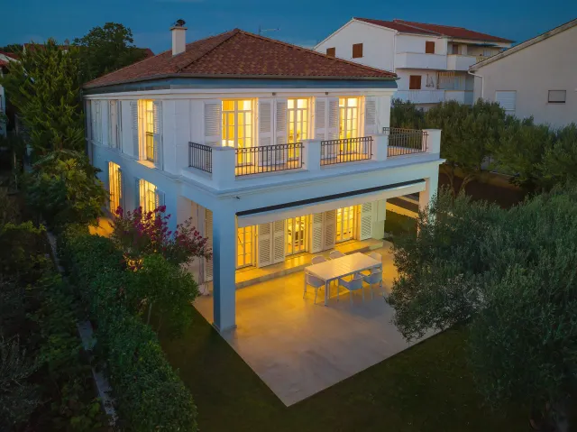 Zadar - Luksuzna vila prvi red uz more 210 m2