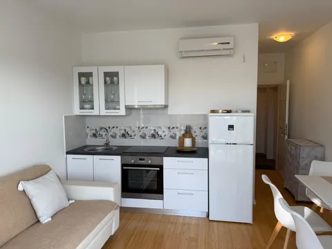 Šibenik, Podsolarsko - Moderna garsonjera s prostranom terasom 38 m2