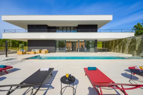 Istra, Grožnjan - Luksuzna dizajnerska vila 682 m2 novogradnja