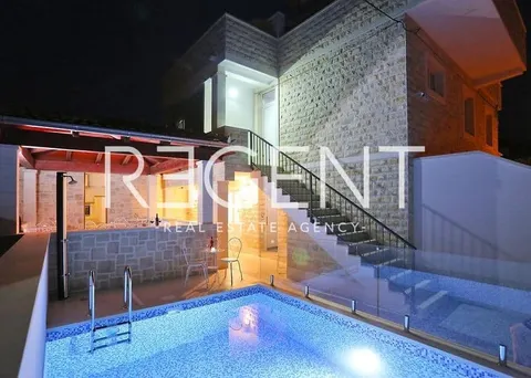 Brač, Supetar - uhodani boutique hostel sa restoranom, bazenom i pogledom na more