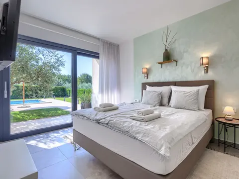 Istra, Novigrad - Atraktivna vila s bazenom 250 m2