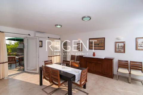 Brač, Mirca- kamena vila s pogledom na more, 300m2