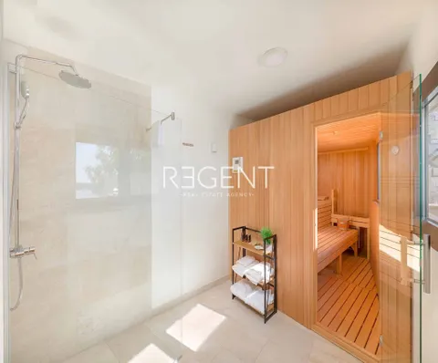 Hvar – Moderna vila s pogledom na more 195 m2