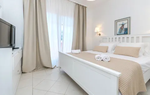Otok Ugljan – Prekrasne kamene kuće prvi red do mora