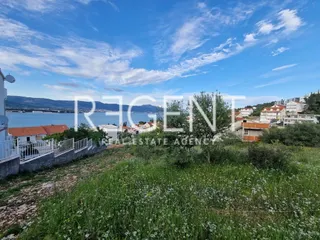Trogir, Čiovo - građevinsko zemljište s pogledom na more, 1684 m2