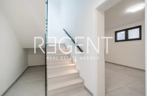 Makarska, Brela - Luksuzna vila s pogledom na more 268 m2