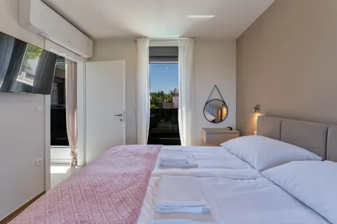 Istra, Pula - Luksuzna vila 250 m2 s pogledom na Brijune