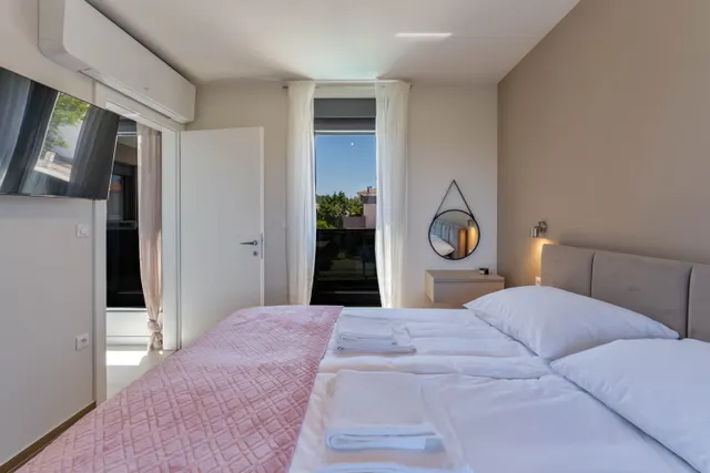 Istra, Pula - Luksuzna vila 250 m2 s pogledom na Brijune