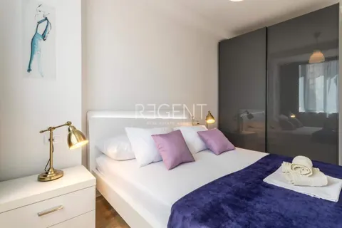 Split, Žnjan - Luksuzan dvosoban penthouse 70 m2 sa terasom