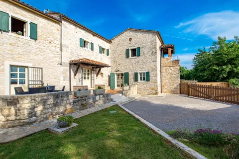 Istra, Višnjan - Prekrasna kamena kuća s bazenom