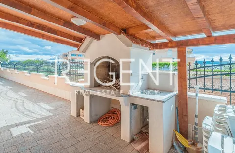 Zadar, Sukošan - Apartmanska kuća prvi red uz more