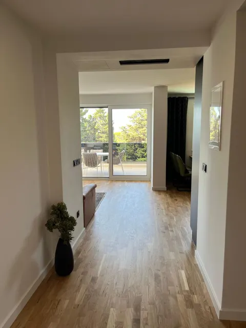 Novalja - Dvosobni penthouse s pogledom na more 108 m2