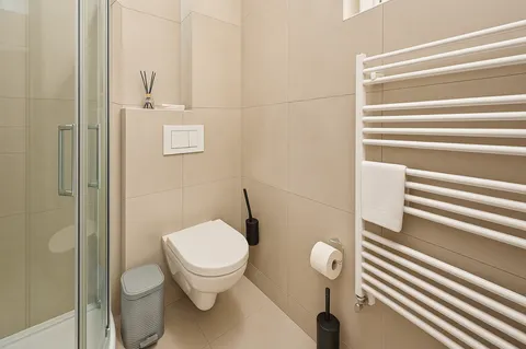 Zagreb, Dugave - moderan trosoban stan 51 m2 s parkirnim mjestom vrtom i spremištem