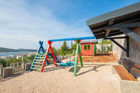 Šibenik, Žaborić - Moderna novoizgrađena vila s bazenom 380 m2