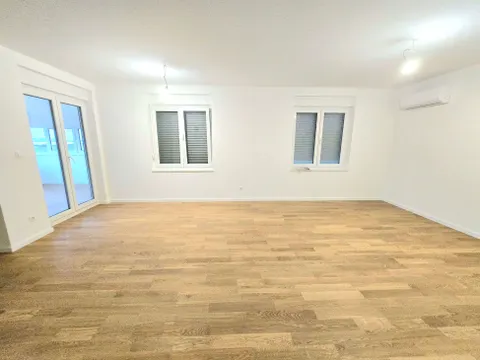 Sveta Nedelja, Kerestinec- Trosoban stan 100 m2
