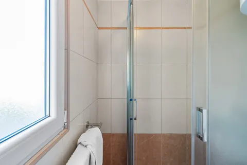 Makarska, Centar - Apartmanska kuća u blizini centra bruto površine 186 m2