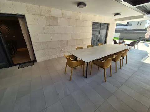 Zadar, Borik - Luksuzan četverosoban stan, najam