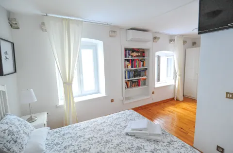 Korčula - Prekrasna kamena kuća u srcu staroga grada 130 m2