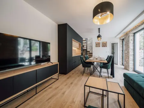 Zadar, Privlaka – Novoizgrađena kameno-moderna vila