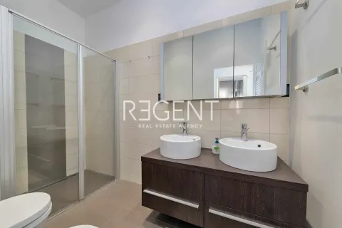 Zagreb, Centar - Građanski četverosoban stan 103 m2 s liftom i garažnim mjestom