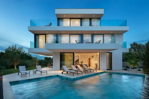 Sukošan – Luksuzna moderna vila s bazenom 495 m2