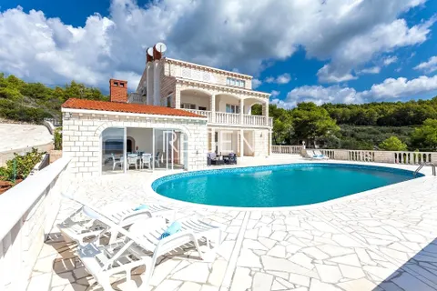Otok Korčula – Unikatna kamena kuća uz more 450 m2