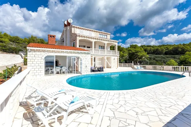 Otok Korčula – Unikatna kamena kuća uz more 450 m2