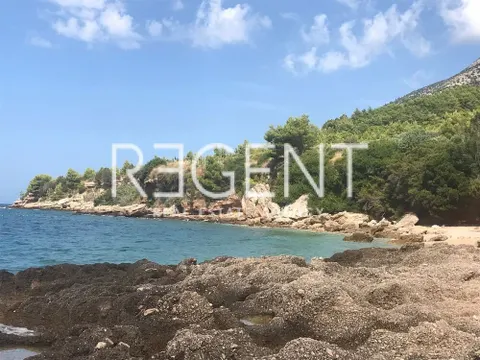 Brač, Bol- zemljište nedaleko plaže Zlatni rat 4280m2