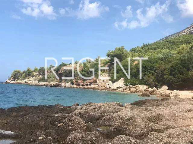 Brač, Bol- zemljište nedaleko plaže Zlatni rat 4280m2