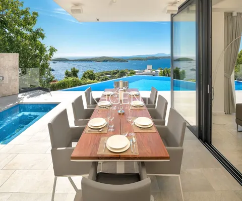 Hvar – Moderna vila s pogledom na more 195 m2
