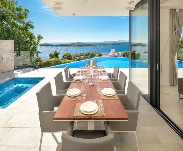 Hvar – Moderna vila s pogledom na more 195 m2