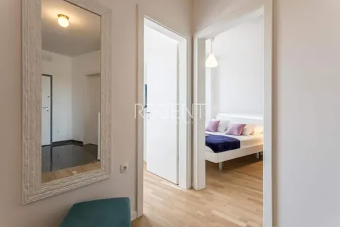 Split, Žnjan - Luksuzan dvosoban penthouse 70 m2 sa terasom