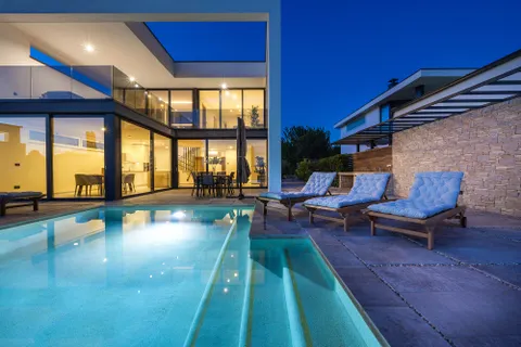 Krk, Linardići - Moderna luksuzna vila s infinity bazenom i pogledom na more 200m2