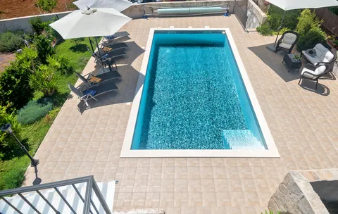 Split, Šolta - Dvije kamene kuće s bazenom i otvorenim pogledom 115 m2