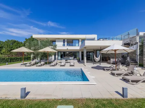 Istra, Novigrad - Atraktivna vila s bazenom 250 m2