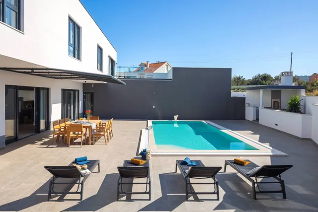 Otok Brač, Milna – Novoizgrađena luksuzna vila od 370m2 s velikim hidromasažnim bazenom