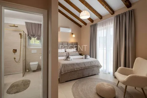 Rogoznica, Ražanj - autentična vila s pogledom na more