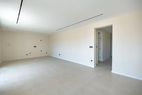 Trogir - Nova moderna vila od 300m2 s bazenom i jacuzzijem