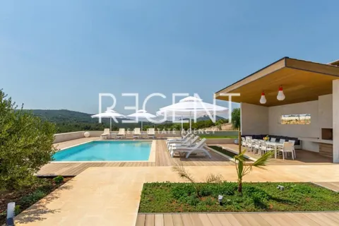 Hvar, Ivan Dolac - imanje u srcu otoka 140 000m2