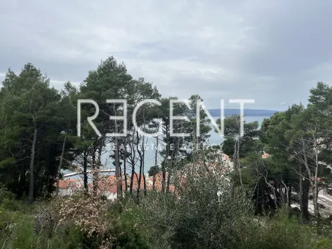 Makarska, Brela - Građevinsko zemljište s projektom 713m2