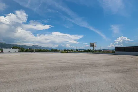 Trogir, Plano - poslovni prostor 500 m2