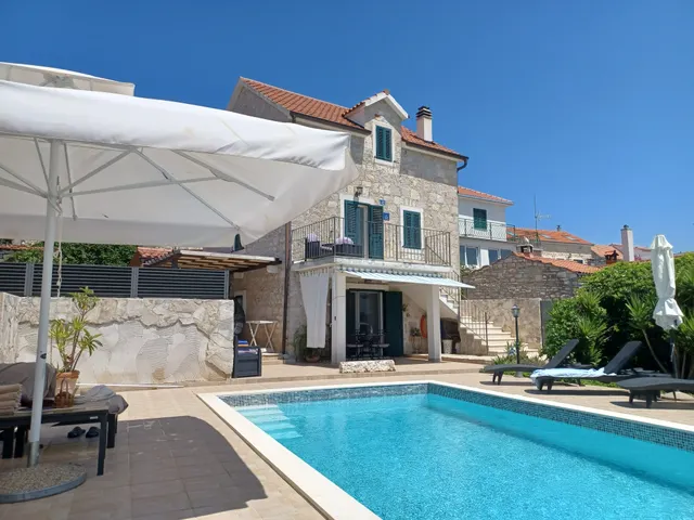 Split, Šolta - Dvije kamene kuće s bazenom i otvorenim pogledom 115 m2