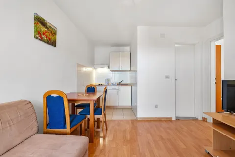 Makarska, Centar - Apartmanska kuća u blizini centra bruto površine 186 m2